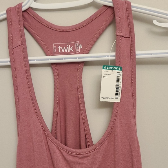 🎁 2/$20 Twik Tanks - Picture 3 of 7